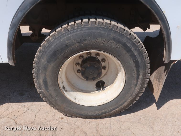 image for item HT9662 2006 International 7300  bucket truck