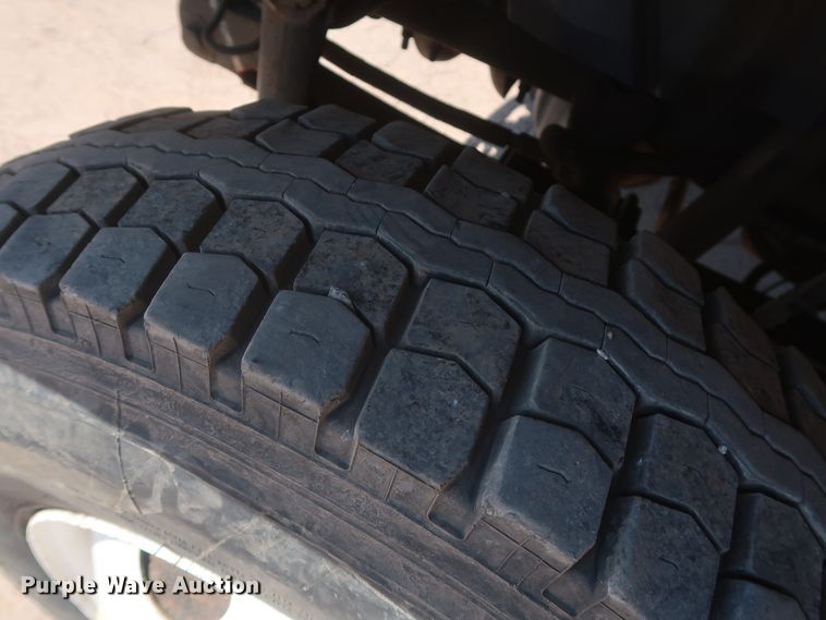 image for item HT9662 2006 International 7300  bucket truck