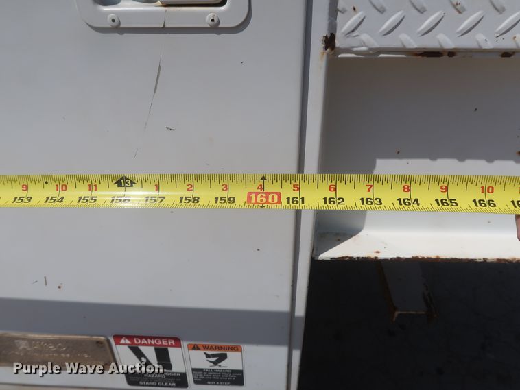 image for item HT9662 2006 International 7300  bucket truck