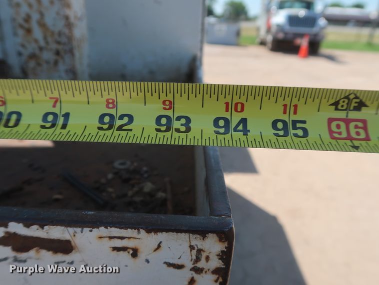 image for item HT9662 2006 International 7300  bucket truck