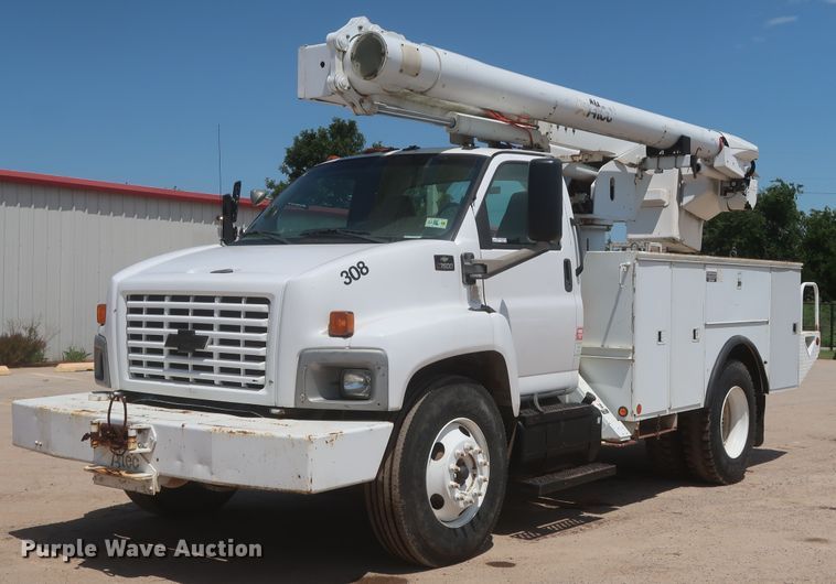 image for item HT9663 2006 Chevrolet C7500  bucket truck