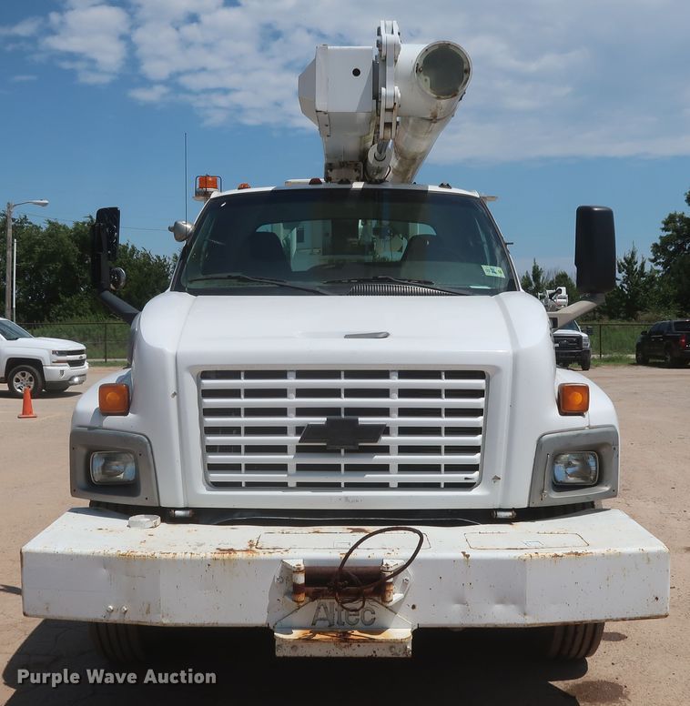 image for item HT9663 2006 Chevrolet C7500  bucket truck