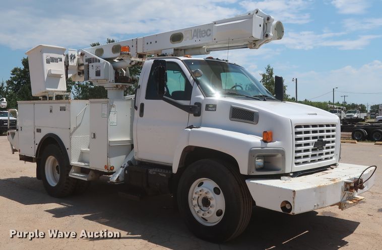 image for item HT9663 2006 Chevrolet C7500  bucket truck