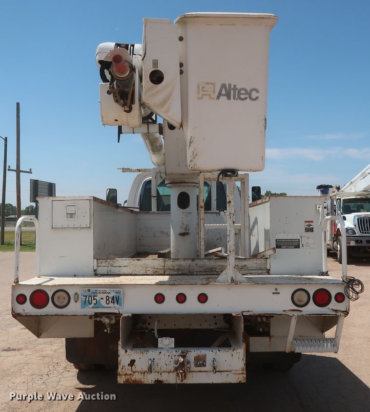image for item HT9663 2006 Chevrolet C7500  bucket truck