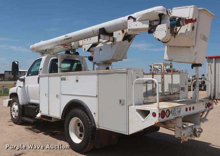 image for item HT9663 2006 Chevrolet C7500  bucket truck