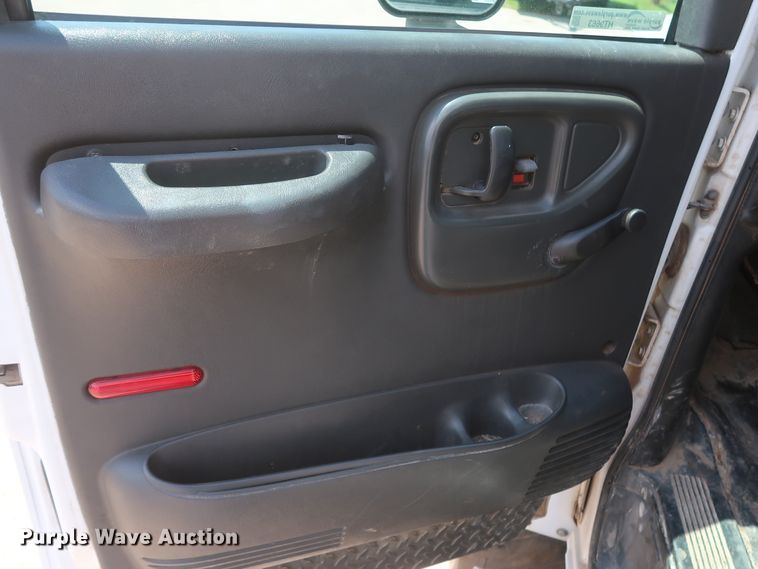 image for item HT9663 2006 Chevrolet C7500  bucket truck