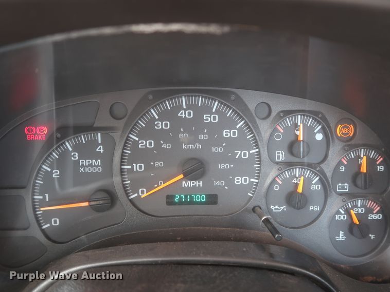 image for item HT9663 2006 Chevrolet C7500  bucket truck