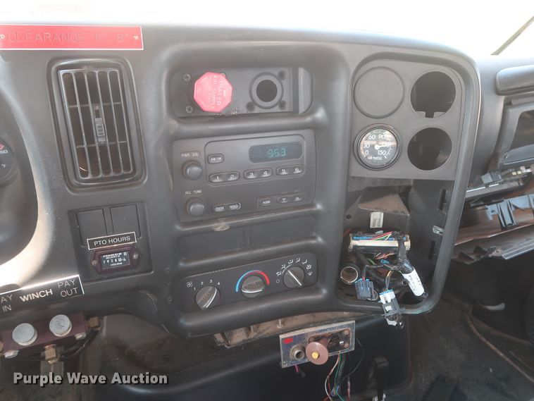 image for item HT9663 2006 Chevrolet C7500  bucket truck