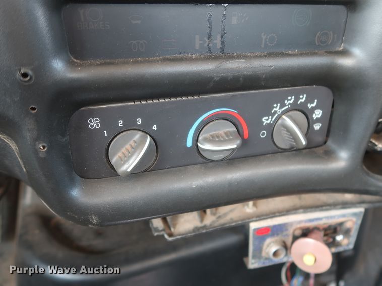 image for item HT9663 2006 Chevrolet C7500  bucket truck