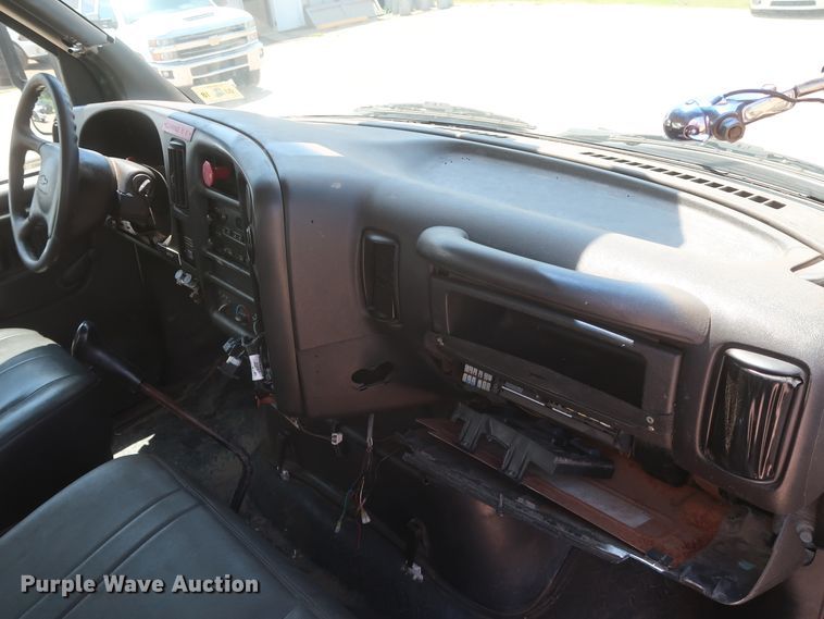 image for item HT9663 2006 Chevrolet C7500  bucket truck