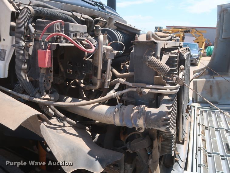 image for item HT9663 2006 Chevrolet C7500  bucket truck