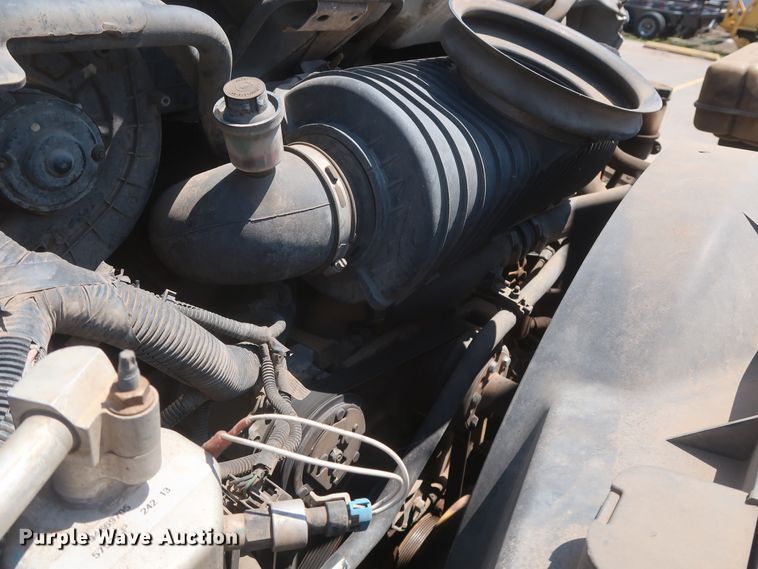 image for item HT9663 2006 Chevrolet C7500  bucket truck