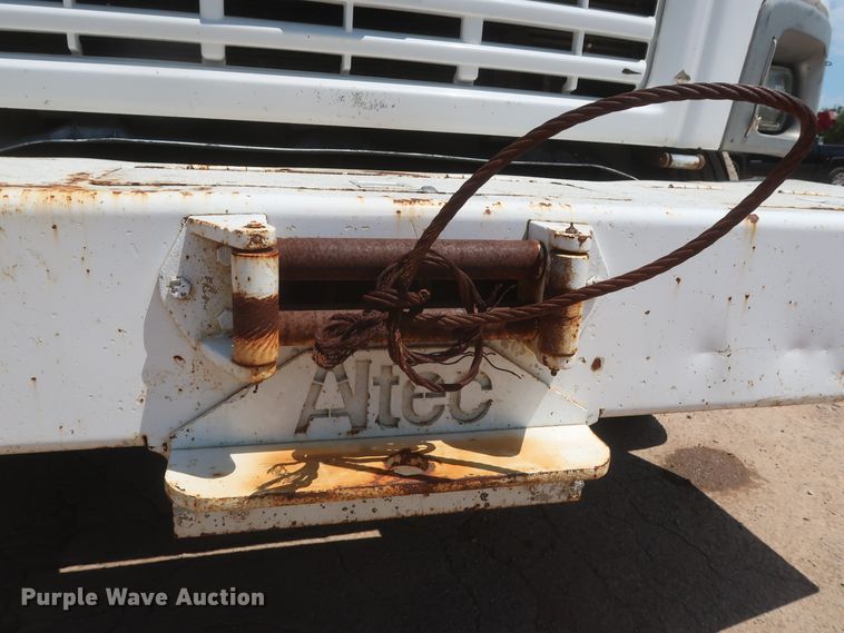 image for item HT9663 2006 Chevrolet C7500  bucket truck