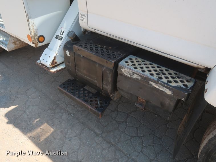 image for item HT9663 2006 Chevrolet C7500  bucket truck