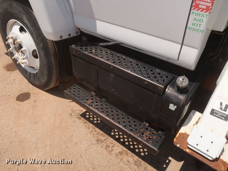 image for item HT9663 2006 Chevrolet C7500  bucket truck