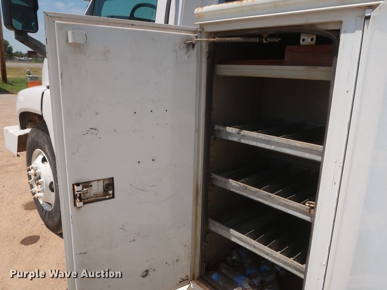 image for item HT9663 2006 Chevrolet C7500  bucket truck