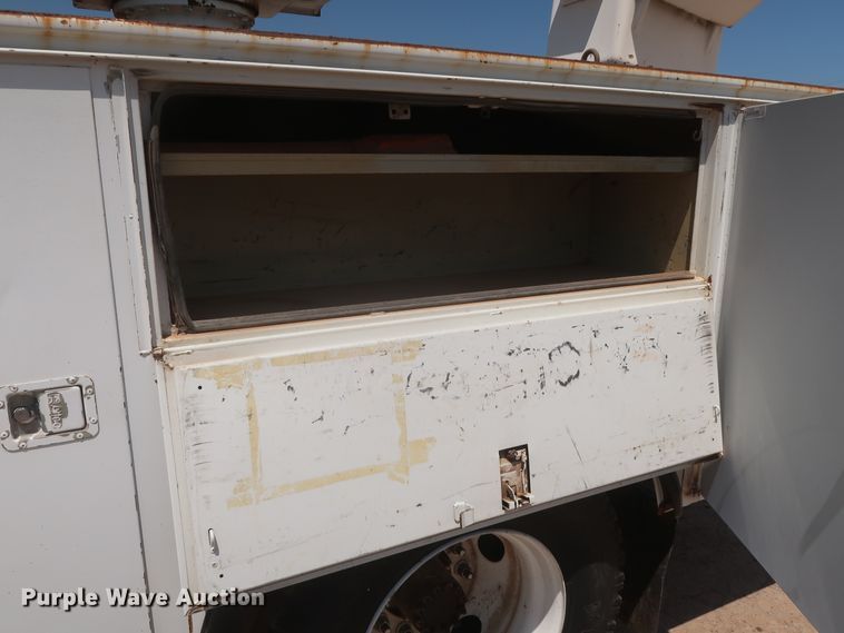 image for item HT9663 2006 Chevrolet C7500  bucket truck