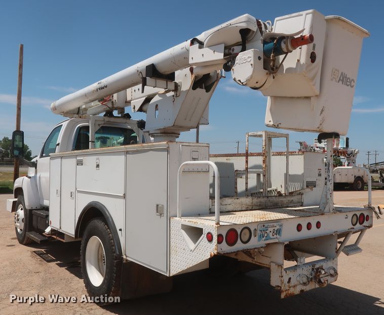 image for item HT9663 2006 Chevrolet C7500  bucket truck