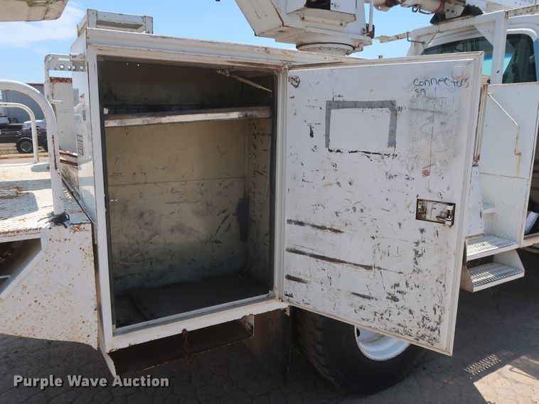 image for item HT9663 2006 Chevrolet C7500  bucket truck