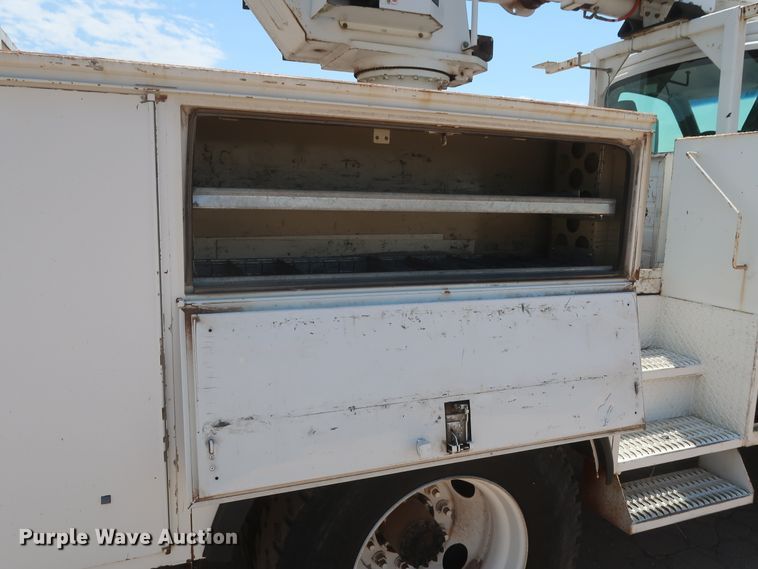 image for item HT9663 2006 Chevrolet C7500  bucket truck