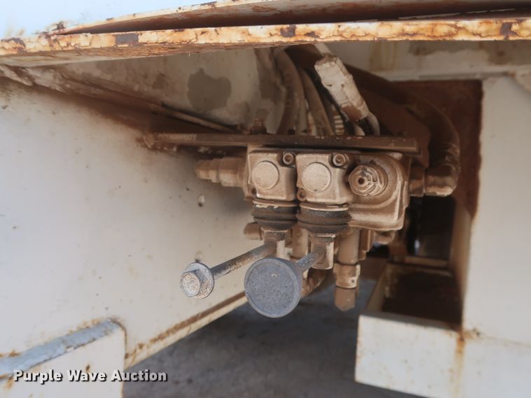 image for item HT9663 2006 Chevrolet C7500  bucket truck