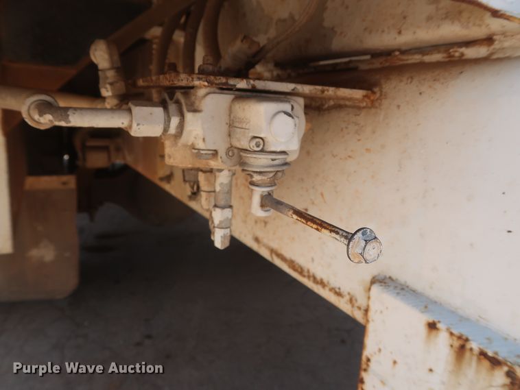 image for item HT9663 2006 Chevrolet C7500  bucket truck