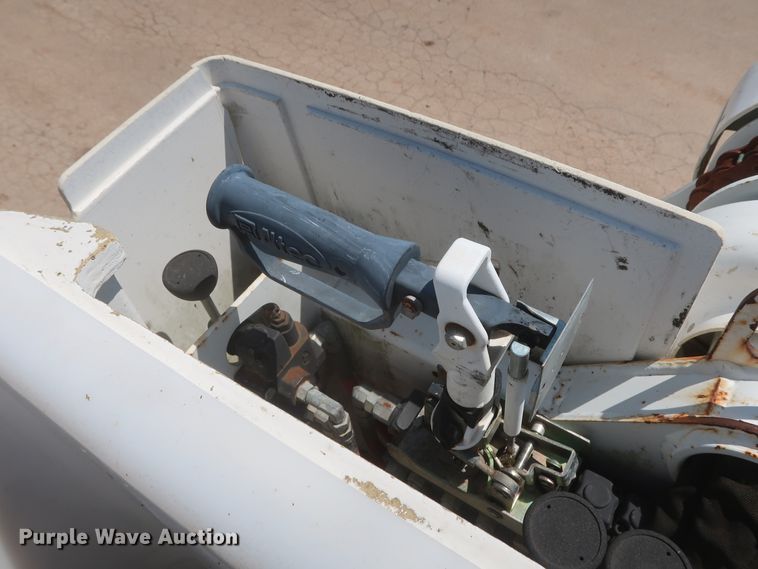 image for item HT9663 2006 Chevrolet C7500  bucket truck