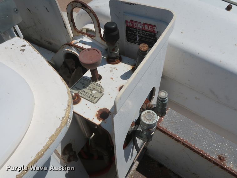 image for item HT9663 2006 Chevrolet C7500  bucket truck