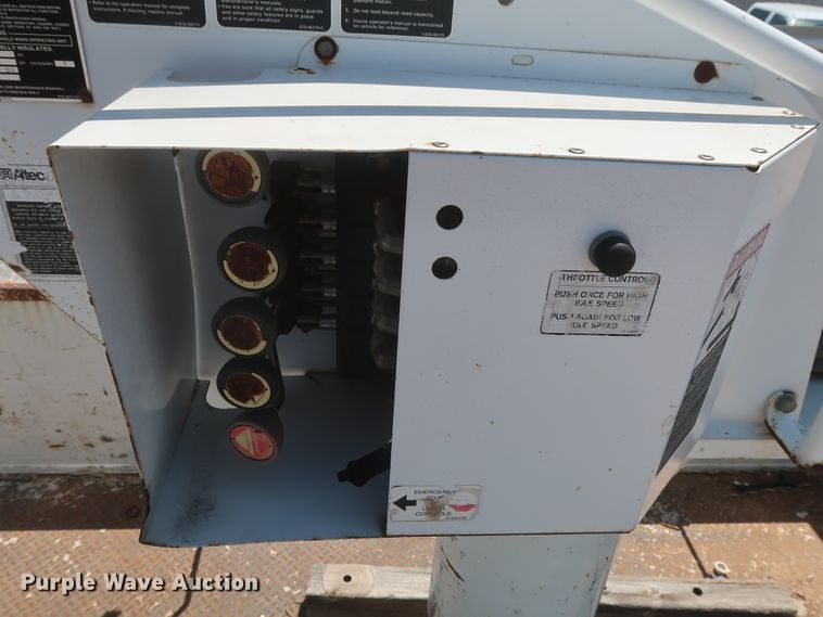 image for item HT9663 2006 Chevrolet C7500  bucket truck