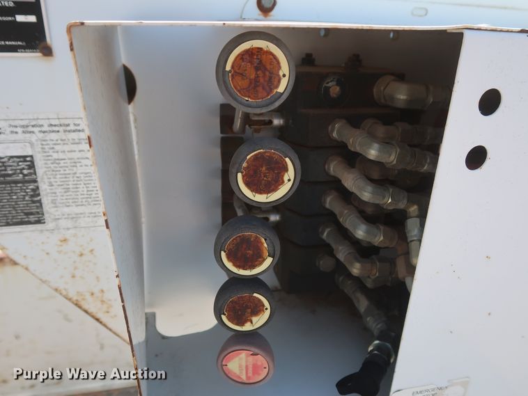 image for item HT9663 2006 Chevrolet C7500  bucket truck