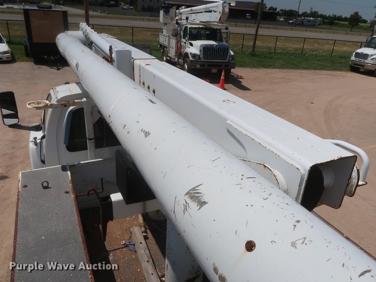 image for item HT9663 2006 Chevrolet C7500  bucket truck