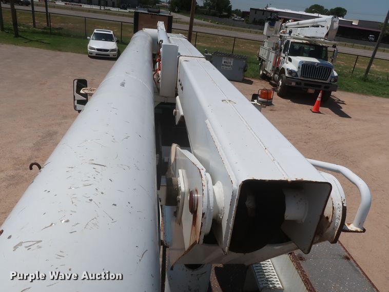 image for item HT9663 2006 Chevrolet C7500  bucket truck