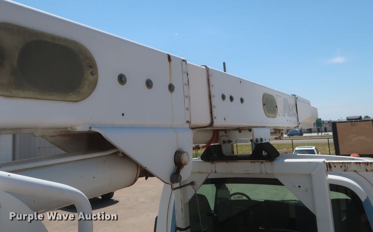 image for item HT9663 2006 Chevrolet C7500  bucket truck