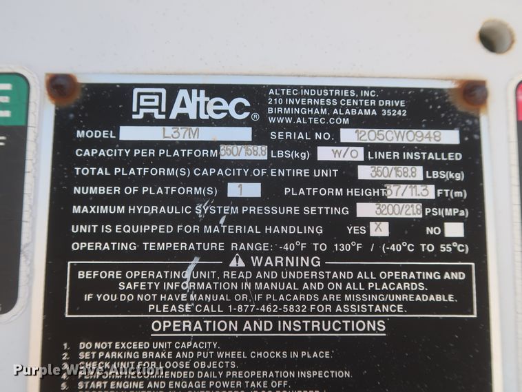 image for item HT9663 2006 Chevrolet C7500  bucket truck