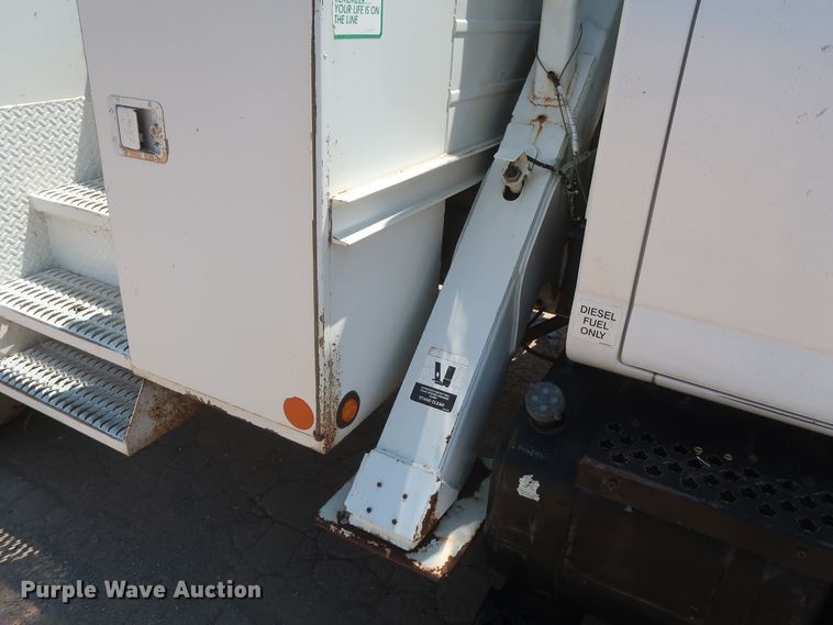 image for item HT9663 2006 Chevrolet C7500  bucket truck