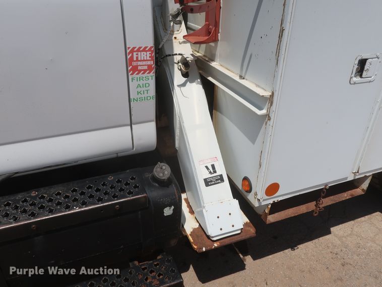 image for item HT9663 2006 Chevrolet C7500  bucket truck