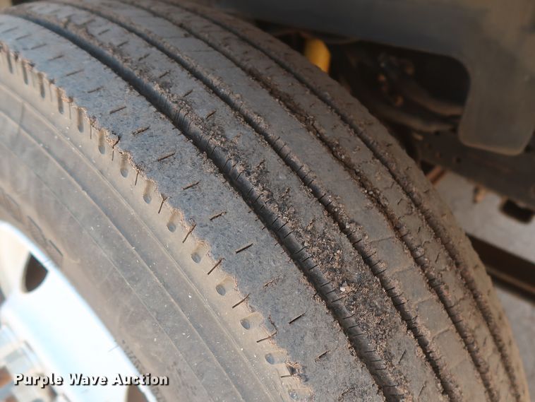 image for item HT9663 2006 Chevrolet C7500  bucket truck