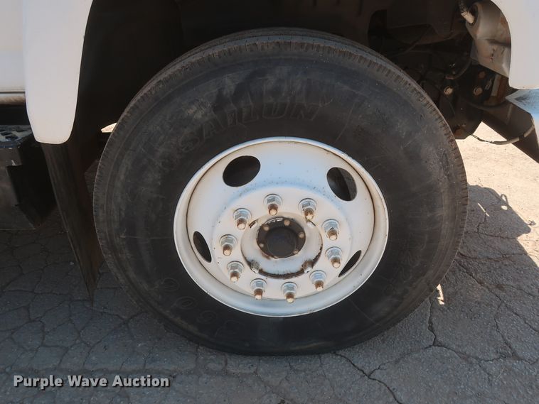 image for item HT9663 2006 Chevrolet C7500  bucket truck