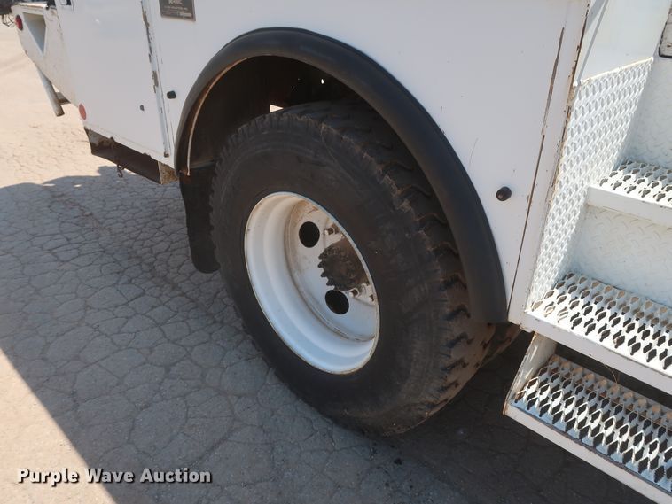 image for item HT9663 2006 Chevrolet C7500  bucket truck