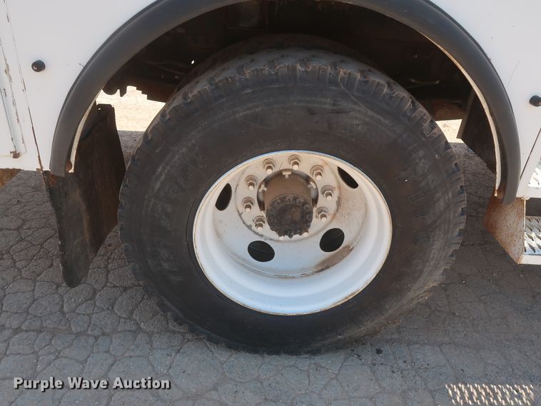 image for item HT9663 2006 Chevrolet C7500  bucket truck