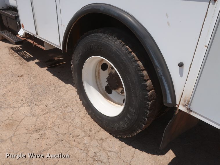 image for item HT9663 2006 Chevrolet C7500  bucket truck