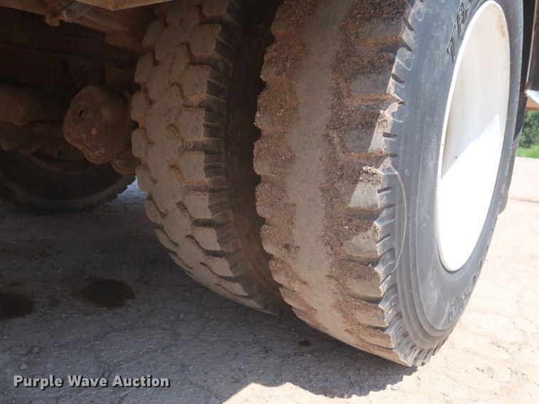 image for item HT9663 2006 Chevrolet C7500  bucket truck