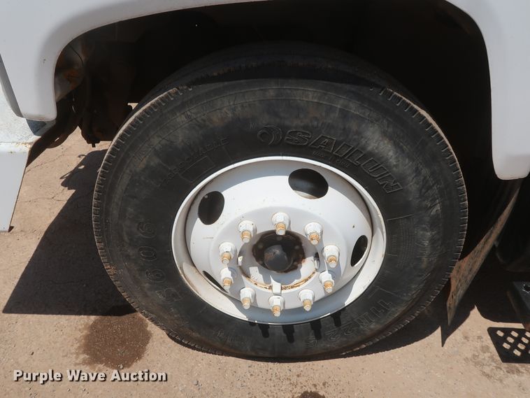 image for item HT9663 2006 Chevrolet C7500  bucket truck