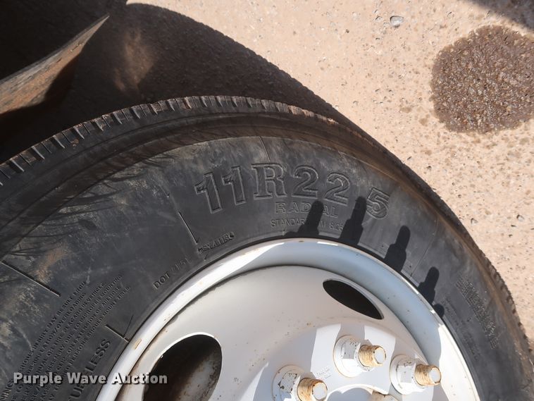 image for item HT9663 2006 Chevrolet C7500  bucket truck