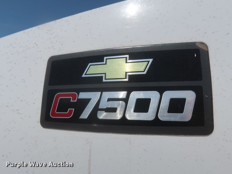 image for item HT9663 2006 Chevrolet C7500  bucket truck