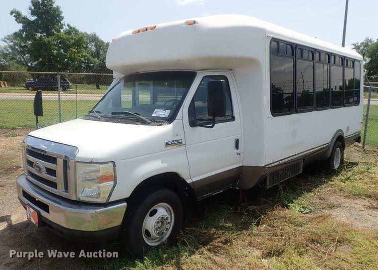 image for item DI4523 2011 Ford E450 Super Duty  shuttle bus