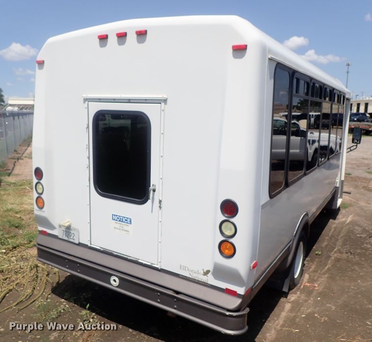 image for item DI4523 2011 Ford E450 Super Duty  shuttle bus