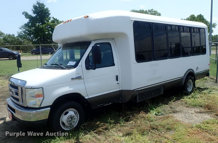 image for item DI4523 2011 Ford E450 Super Duty  shuttle bus