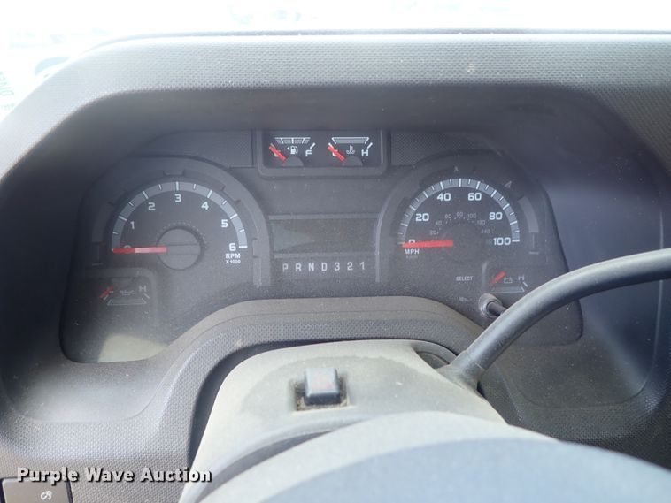 image for item DI4523 2011 Ford E450 Super Duty  shuttle bus