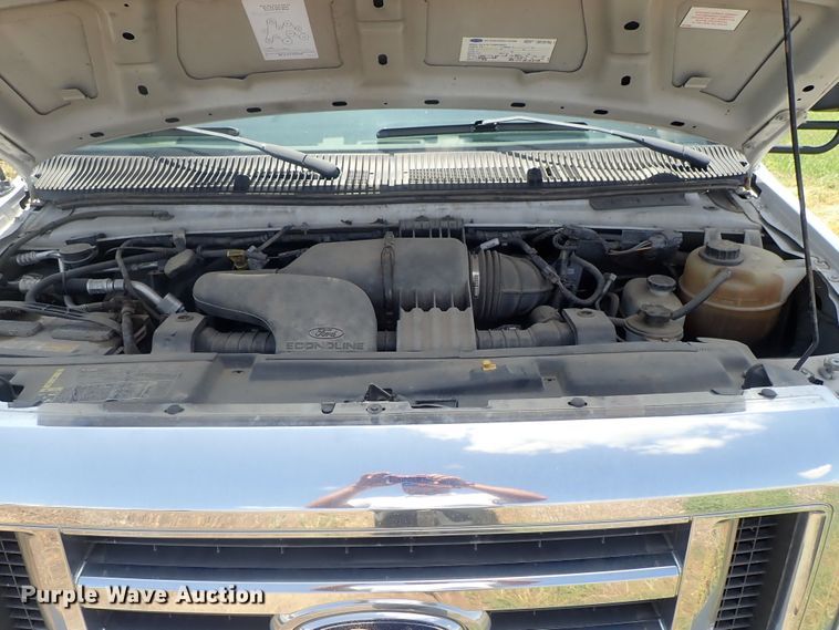 image for item DI4523 2011 Ford E450 Super Duty  shuttle bus